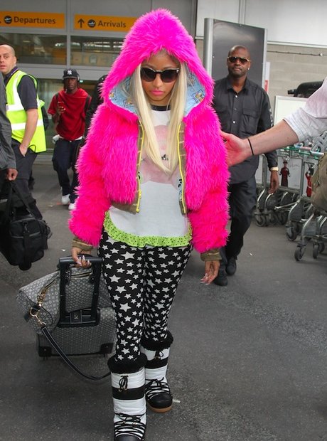 7 Absolutely Crazy Nicki Minaj Outfits That You'd Have to See to Believe