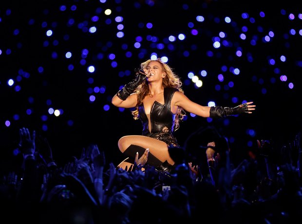 Beyonce performs at the Super Bowl 2013
