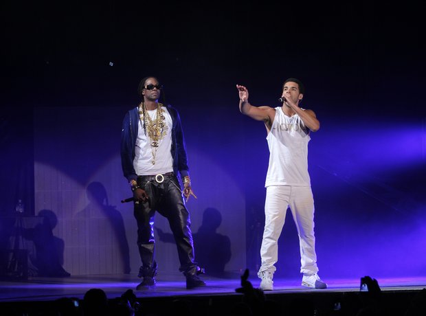 2 Chainz and Drake on stage