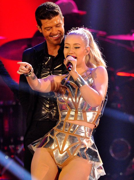 Robin Thicke and Iggy Azalea perform live on stage
