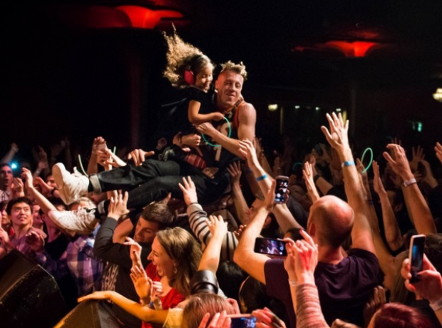 Macklemore crowd surf