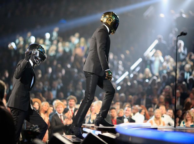 Robin Thicke performs at the Grammy Awards