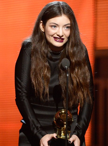 Lorde wins a grammy award for Best Pop Solo Perfor