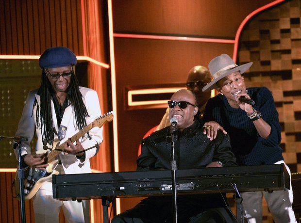 Pharrell and Stevie Wonder performance Grammys 201