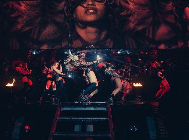 Beyonce and backing singers on stage in Glasgow