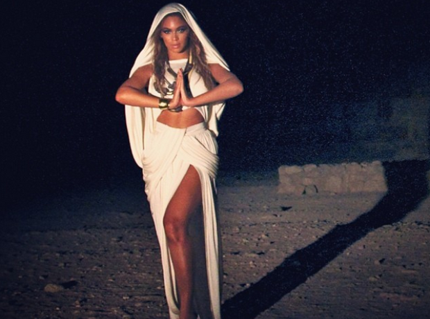 Beyonce egyptian pyramids 