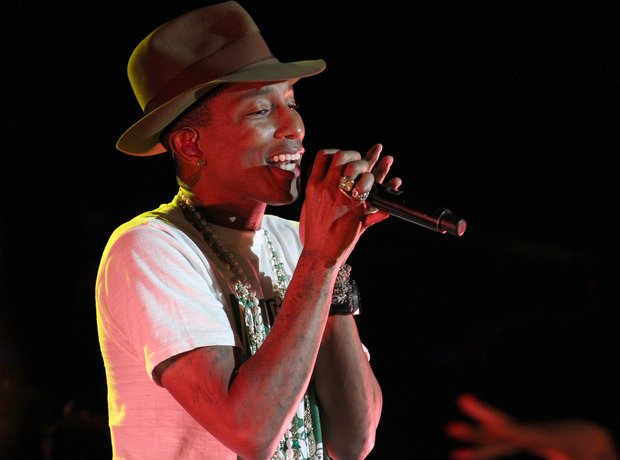 Pharrell Williams live