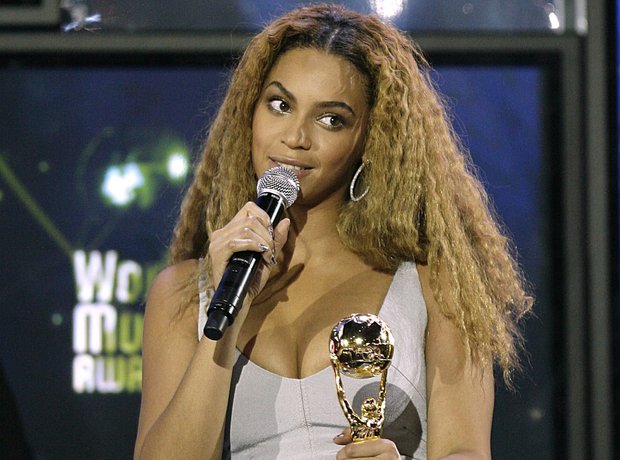 Has Beyoncé got crimped hair?! - 25 Looks That Only Beyoncé Could Pull Off  - Capital XTRA