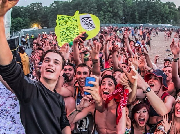 Martin Garrix group selfie