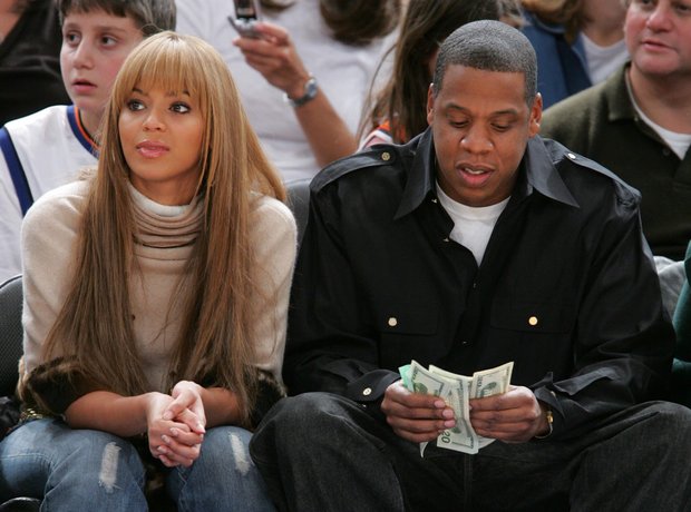 Beyonce and Jay Z watching basketball 