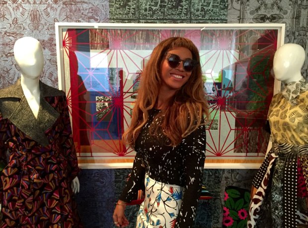 Beyonce selfie at London art show