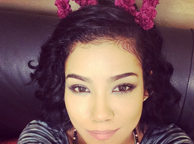 Jhené Aiko selfie