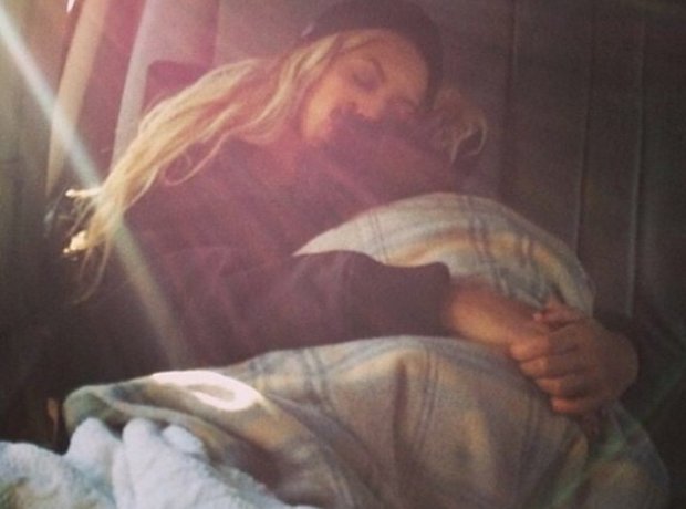 Beyonce takes a nap with Blue Ivy