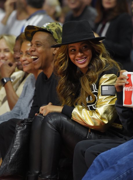 Jay-Z and Beyonce watch the Los Angeles Clippers