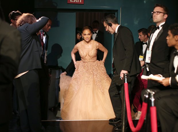 Jennifer Lopez attends the Oscars 2015