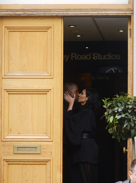 Kim and Maky kissing at abbey road studio
