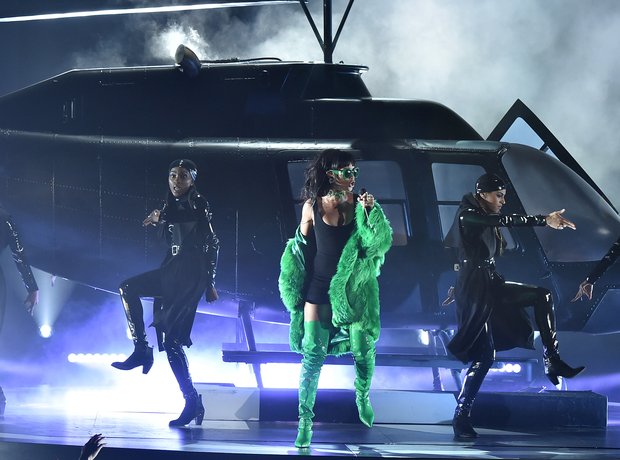  Rihanna Performance iHeartRadio Awards 2015 
