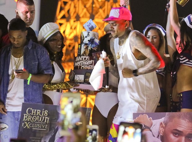 Chris Brown celebrated his 26th birthday party in Las Vegas and gave free... - Capital XTRA