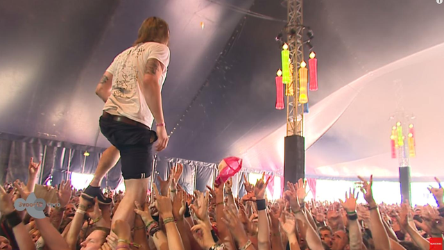 Crowdsurfer catches cup