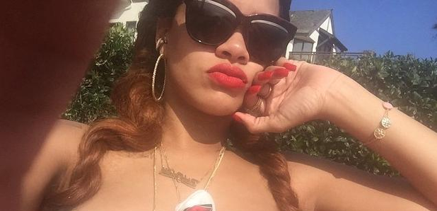 Rihanna shows off her new bikini 