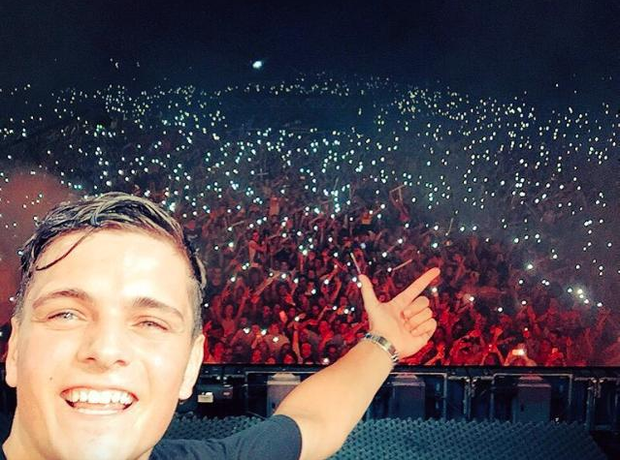 Martin Garrix selfie with crowd