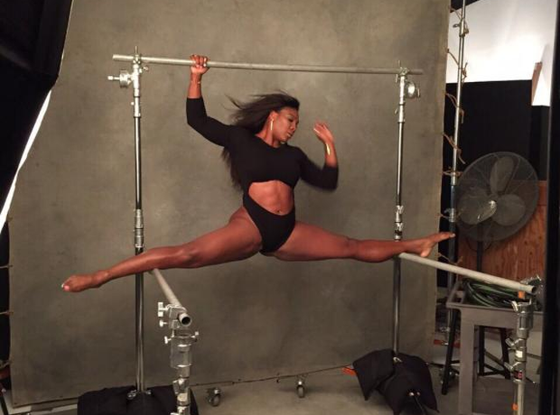Serena Williams doing the splits