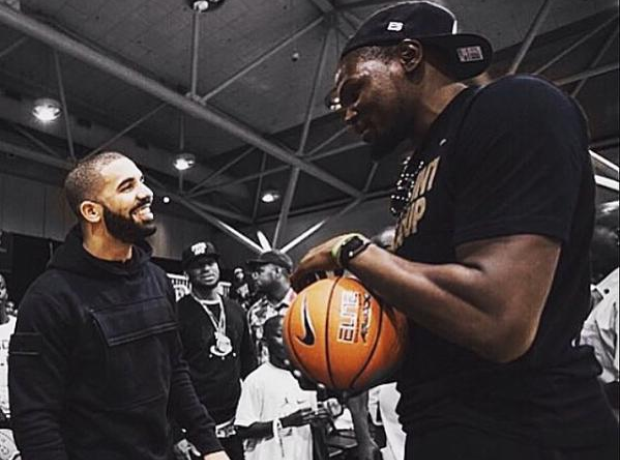 Drake standing next to Kevin Durant