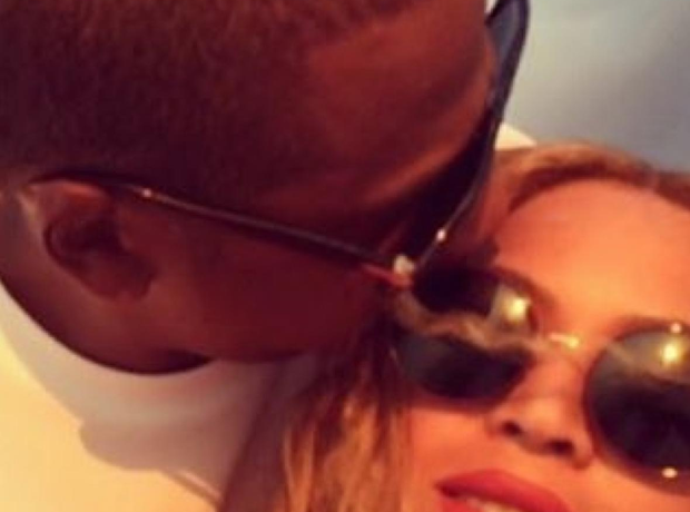Beyone and Jay Z Kiss
