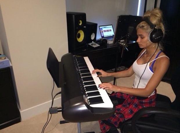 Pia Mia Keyboard