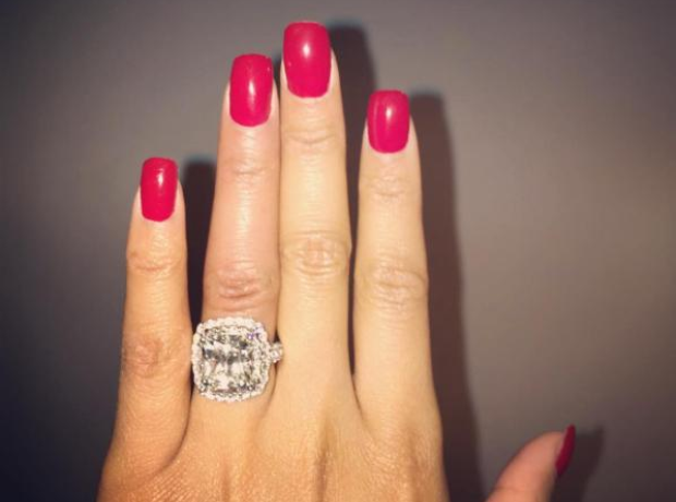Nicki minaj ring Instagram 2015