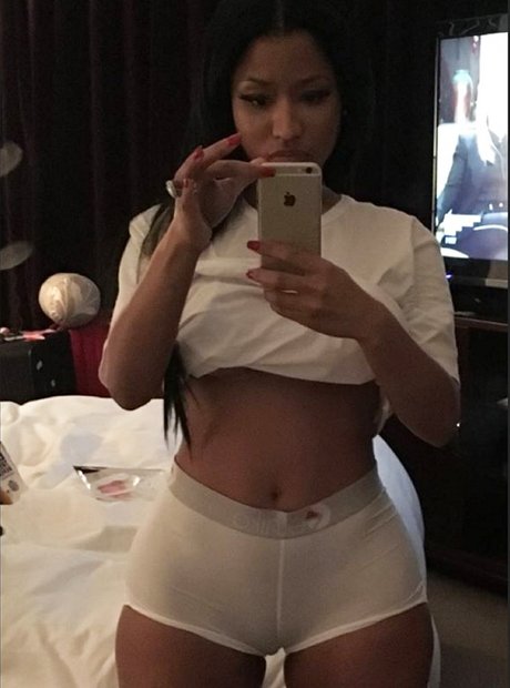 Nicki Minaj selfie Instagram