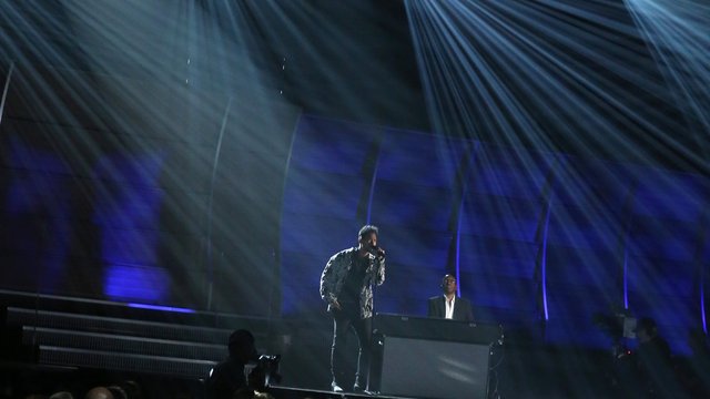 Miguel performsat th eGrammy Awards 2016