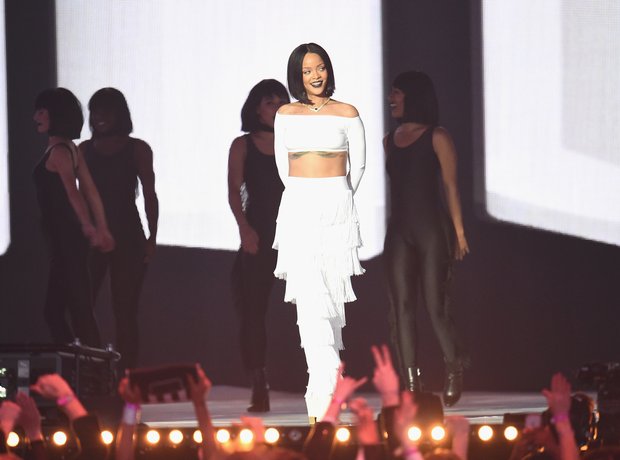 Rihanna The Brit Awards 2016 Live Performance