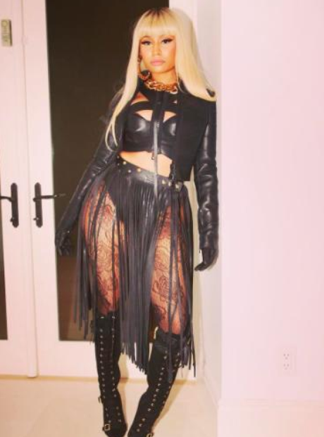 Nicki Minaj shows off figure in leather outfit 