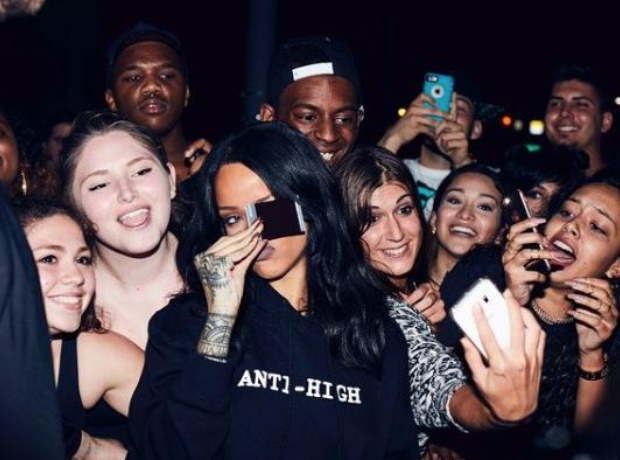 Rihanna posing with fans