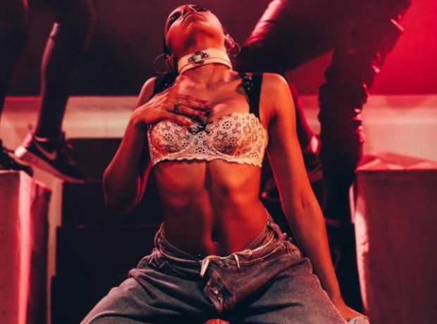 Tinashe dancing on stage