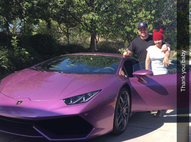 Rob Kardashian buys Blac Chyna a car