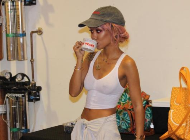 Jhene Aiko holding cup of tea