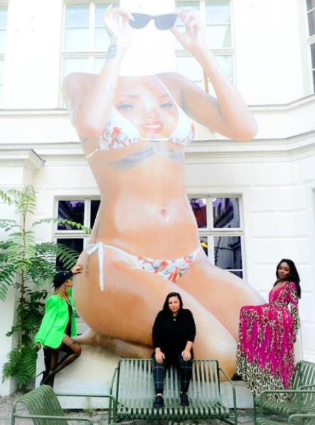Rihanna in front of Berlin statue