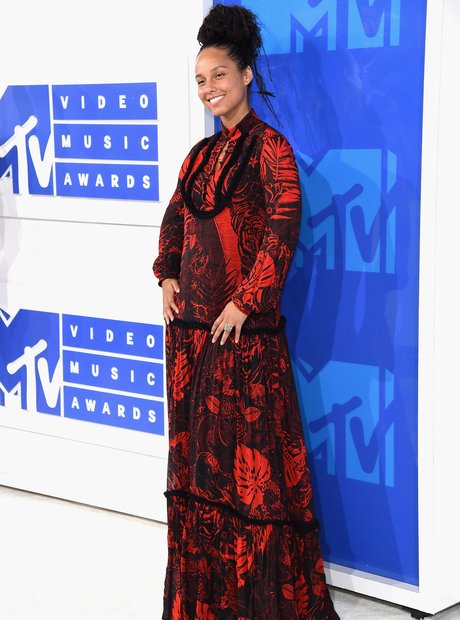 Alicia Keys MTV VMAs 2016 Red Carpet