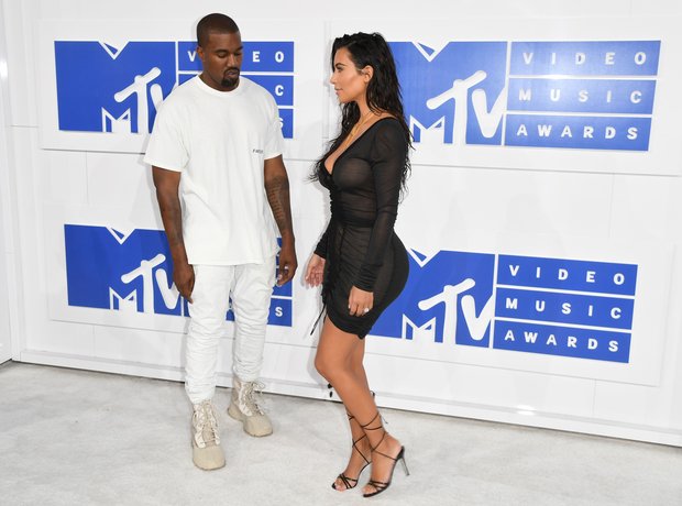 Kim Kardashian Knaye West MTV VMAs 2016 Red Carpet