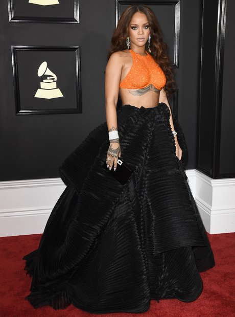 PHOTOS] Rihanna Hides Fuller Figure On Red Carpet In Tent Dress