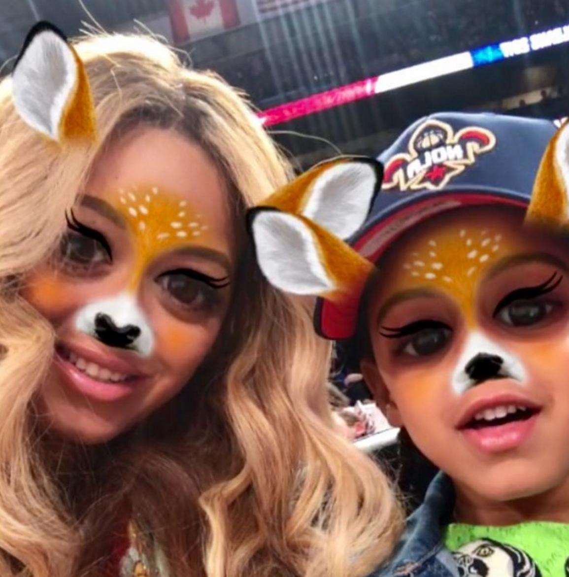 Beyonce Snapchats a photo with Blue-Ivy and people