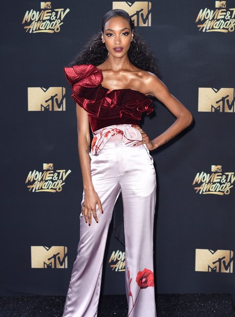 Jourdan Dunn looked every inch the supermodel in this one-shouldered