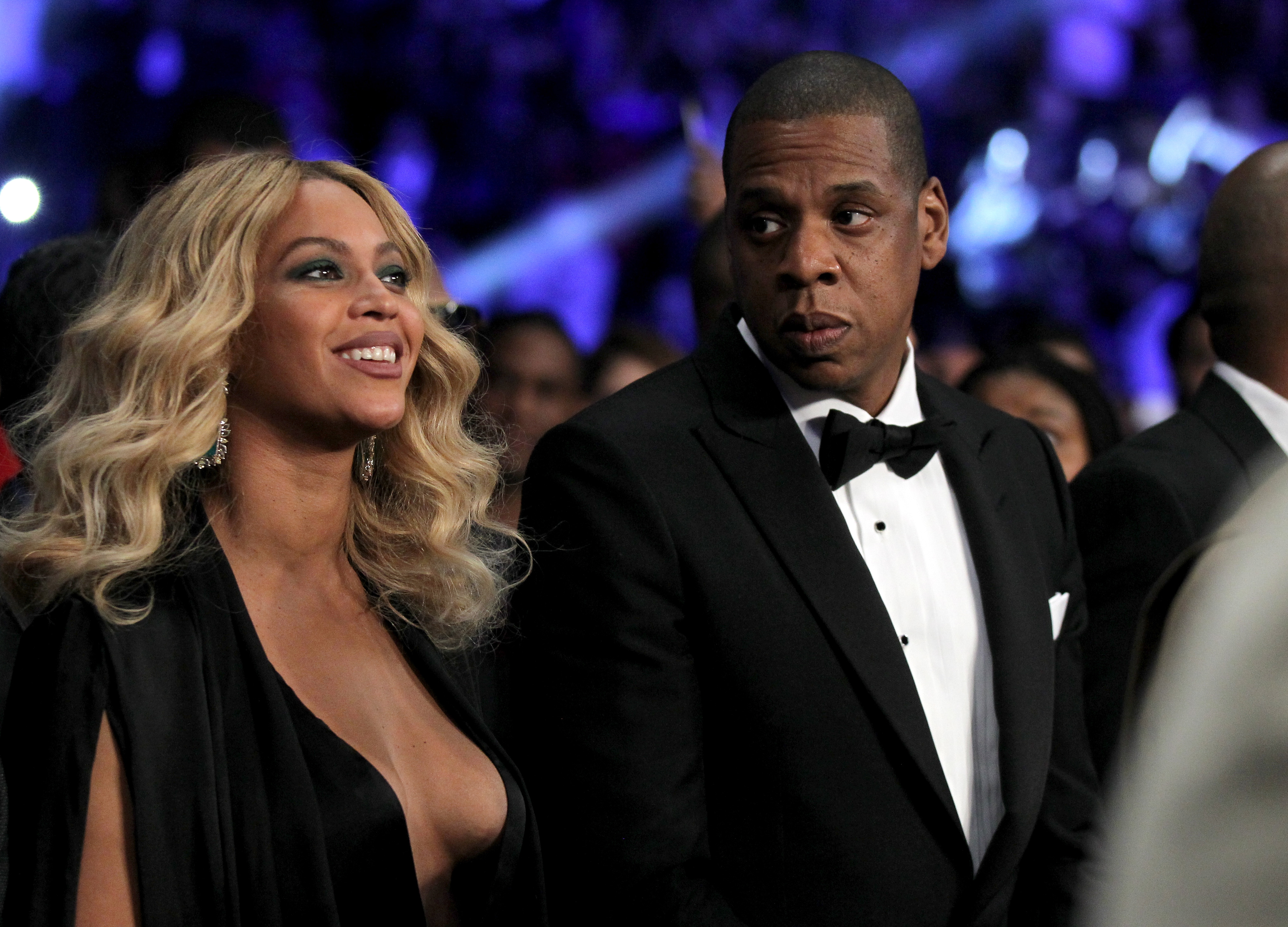 Video Of Beyonce Nudging A Woman For Talking To Jay-Z 