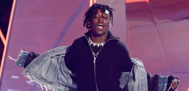 Here S How Much Money Lil Uzi Vert Is Expected To Make From Xo Tour - lil uzi vert on stage at the 2017 mtv vmas