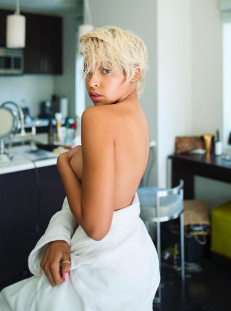 Tinashe debuts her new blonde hair