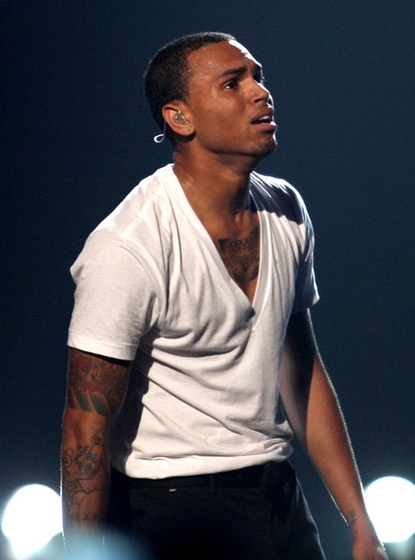 Chris Brown performs Michael Jackson tribute