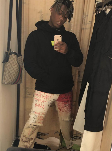 Does anybody know the name of this long sleeve Juice is wearing : r/ JuiceWRLD